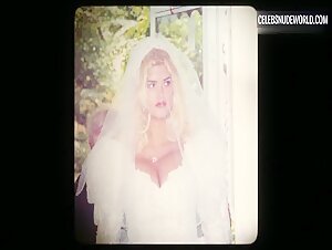 Anna Nicole Smith underwear, breasts scene in Anna Nicole Smith: You Don't Know Me (2023) 7