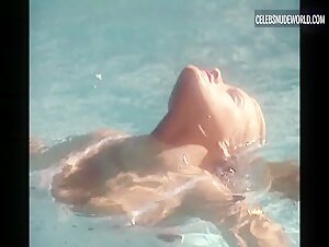 Anna Nicole Smith Sexy, bikini scene in Anna Nicole Smith: You Don't Know Me (2023) 13
