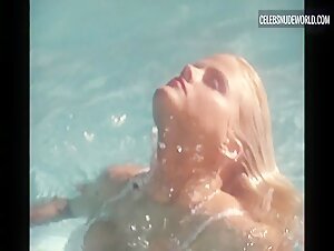 Anna Nicole Smith Sexy, bikini scene in Anna Nicole Smith: You Don't Know Me (2023) 14