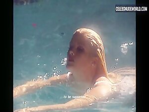 Anna Nicole Smith Sexy, bikini scene in Anna Nicole Smith: You Don't Know Me (2023)
