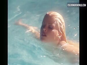 Anna Nicole Smith Sexy, bikini scene in Anna Nicole Smith: You Don't Know Me (2023) 9