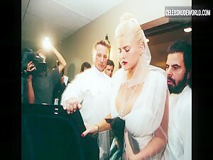 Anna Nicole Smith blonde, Nude scene in Anna Nicole Smith: You Don't Know Me (2023) 1