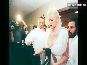 Anna Nicole Smith blonde, Nude scene in Anna Nicole Smith: You Don't Know Me (2023) 2