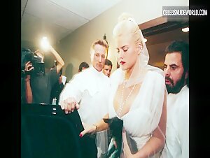 Anna Nicole Smith blonde, Nude scene in Anna Nicole Smith: You Don't Know Me (2023) 4