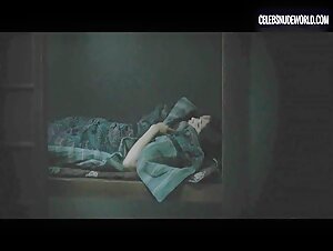 Tae-ri Kim Nude, changing scene in The Handmaiden (2016) 1