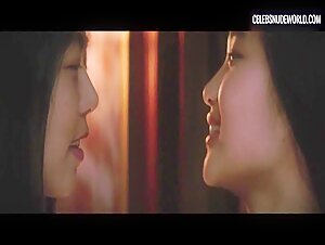 Min-hee Kim, Tae-ri Kim butt, breasts scene in The Handmaiden (2016) 7