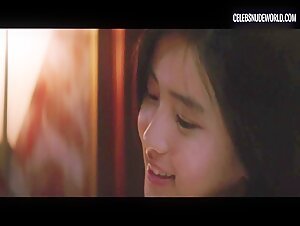Min-hee Kim, Tae-ri Kim butt, breasts scene in The Handmaiden (2016) 8