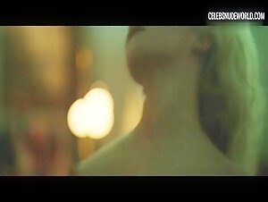 Morgan Saylor on top, Nude scene in White Girl (2016) 7