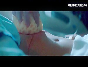 Karishma Ahluwalia Breasts, Scars scene in Chimera Strain (2018) 3