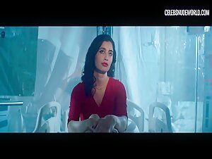 Karishma Ahluwalia Breasts, Scars scene in Chimera Strain (2018) 4