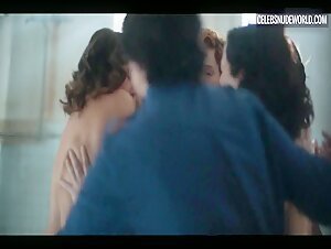 Ana Polvorosa, Ana Fernandez Nude, Spray scene in Cable Girls (2017-2020) 1