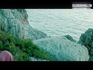 Lola Klamroth Bush, Breasts scene in Capri-Revolution (2018) 3