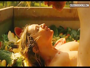 Laetitia Dosch Outdoors, Food scene in Gaspard at the Wedding (2017) 15