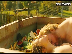 Laetitia Dosch Outdoors, Food scene in Gaspard at the Wedding (2017) 3