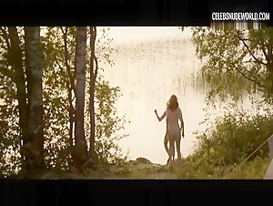 Oona Airola Outdoors, Running scene in Age of Reason (2018)