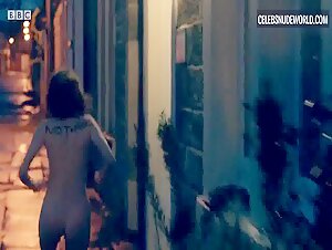 Imogen King Sideboob, Street scene in Clique (2017-2018) 2