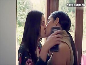 Alicia Jaziz, Susana Rojas Lesbian, Kissing scene in Ingobernable (2017-2018) 14