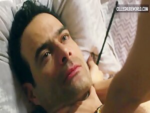 Erendira Ibarra Cheeks, Kissing scene in Ingobernable (2017-2018) 14
