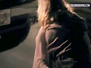 Erendira Ibarra Cheeks, Kissing scene in Ingobernable (2017-2018) 6