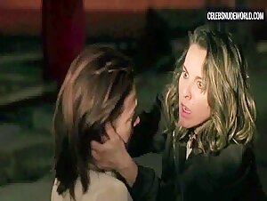 Erendira Ibarra Cheeks, Kissing scene in Ingobernable (2017-2018) 7
