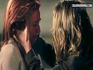 Erendira Ibarra Cheeks, Kissing scene in Ingobernable (2017-2018) 8