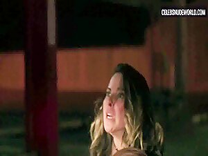Erendira Ibarra Cheeks, Kissing scene in Ingobernable (2017-2018) 9