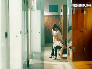 Marianna Burelli, Alicia Jaziz Kissing, Lesbian scene in Ingobernable (2017-2018) 1