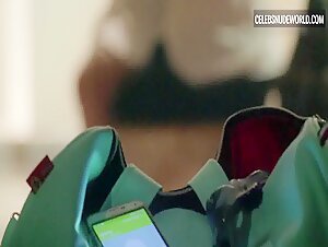 Marianna Burelli, Alicia Jaziz Kissing, Lesbian scene in Ingobernable (2017-2018) 14