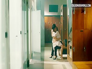 Marianna Burelli, Alicia Jaziz Kissing, Lesbian scene in Ingobernable (2017-2018) 3