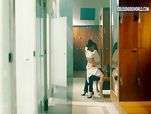 Marianna Burelli, Alicia Jaziz Kissing, Lesbian scene in Ingobernable (2017-2018) 4