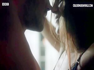 Synnove Karlsen Sex, Bedroom scene in Clique (2017-2018) 6