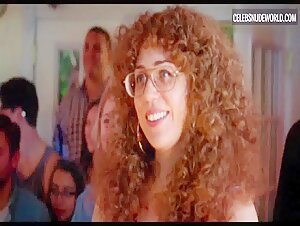 Noël Wells Laughing, Sexy scene in Mr. Roosevelt (2017) 12