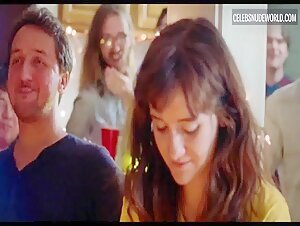 Noël Wells Laughing, Sexy scene in Mr. Roosevelt (2017) 15