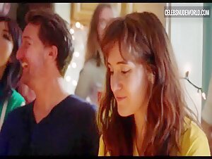 Noël Wells Laughing, Sexy scene in Mr. Roosevelt (2017) 16