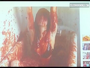 Noël Wells Laughing, Sexy scene in Mr. Roosevelt (2017) 19