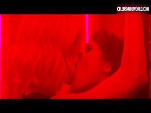 Charlize Theron, Sofia Boutella Kissing, Club scene in Atomic Blonde (2017) 18