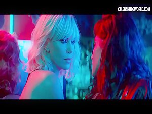 Charlize Theron, Sofia Boutella Kissing, Club scene in Atomic Blonde (2017) 4