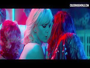 Charlize Theron, Sofia Boutella Kissing, Club scene in Atomic Blonde (2017) 6
