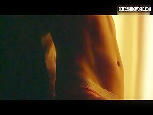 Emma Docker underwear, Nude scene in Peelers (2016) 9