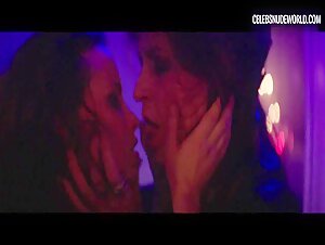Jasna Fritzi Bauer, Arly Jover Dancing, Nightclub scene in Axolotl Overkill (2017) 17