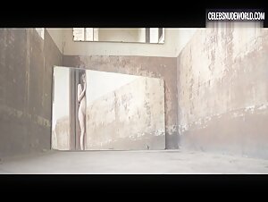 Indra Zabala, Aina Lanas, Mireia Salip Bush, Studio scene in Hedone (2017) 20