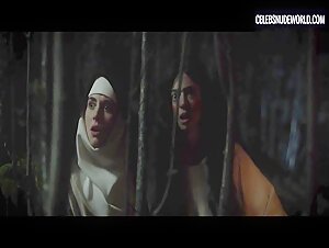 Aubrey Plaza, Jemima Kirke, Kate Micucci, Vanessa Villa, Rossella Ambrosini, Rossana Bena Nude, Night scene in The Little Hours (2017) 3