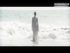 Ingrid García Jonsson Waves, Ocean scene in Acantilado (2016) 10