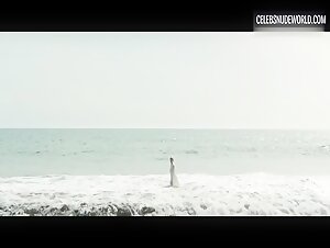 Ingrid García Jonsson Waves, Ocean scene in Acantilado (2016) 12