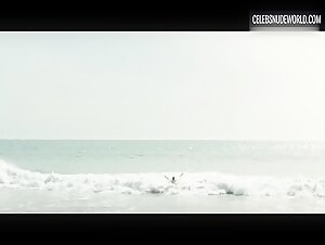 Ingrid García Jonsson Waves, Ocean scene in Acantilado (2016) 18