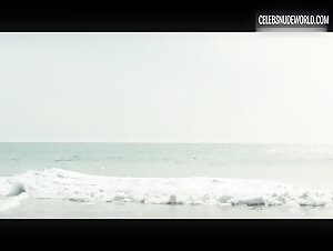 Ingrid García Jonsson Waves, Ocean scene in Acantilado (2016) 19