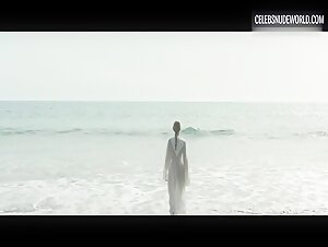 Ingrid García Jonsson Waves, Ocean scene in Acantilado (2016) 3