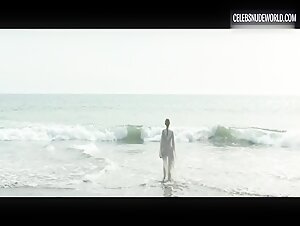 Ingrid García Jonsson Waves, Ocean scene in Acantilado (2016) 7