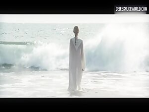 Ingrid García Jonsson Waves, Ocean scene in Acantilado (2016) 8