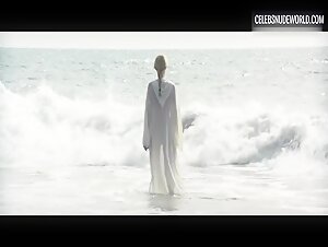 Ingrid García Jonsson Waves, Ocean scene in Acantilado (2016) 9